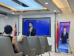 具有MBA学历及多年